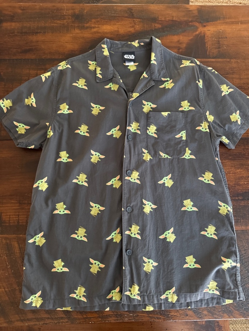 Men’s Star Wars Button Down Short Sleeve Shirt Size XL GROGU Disney